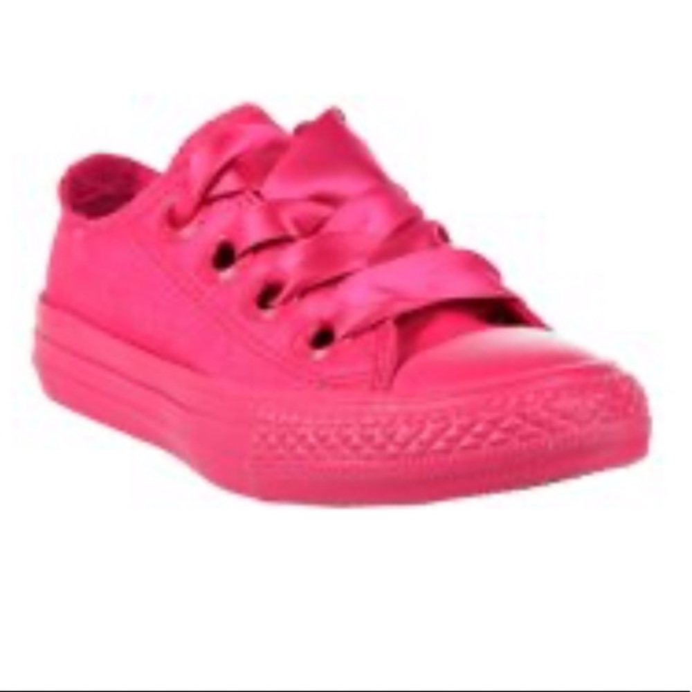 Ribbon 🎀 Laced Converse